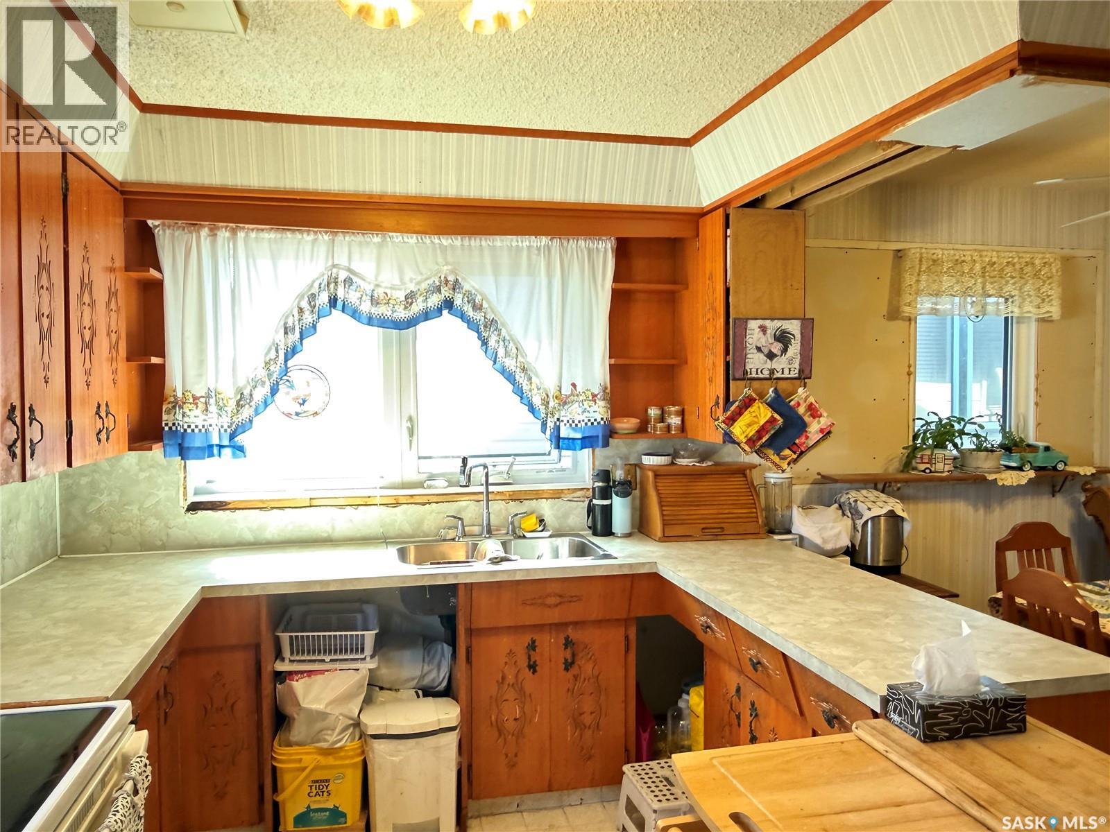 205 Pipestone AVENUE - 5