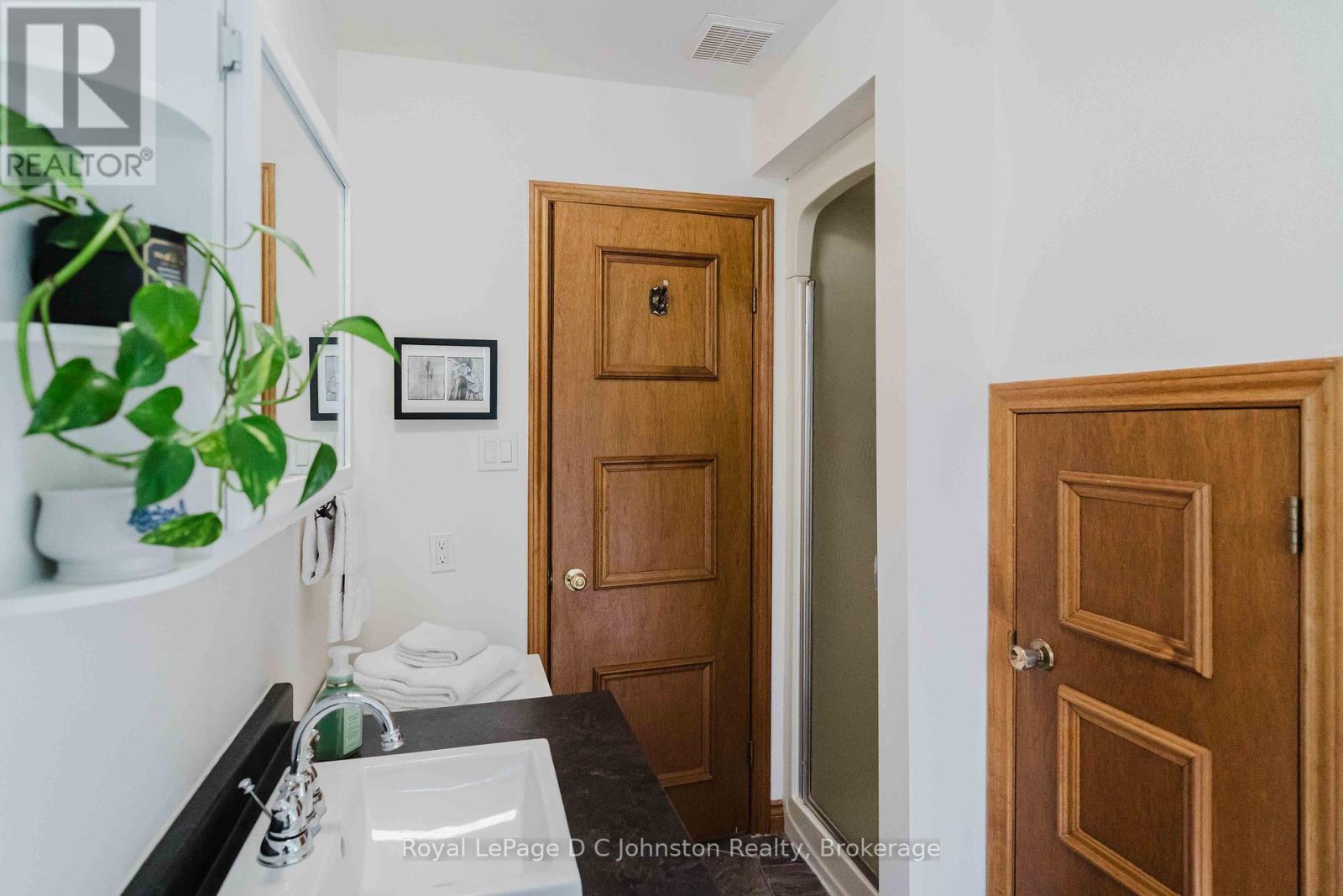 471 ECKFORD AVENUE - 37