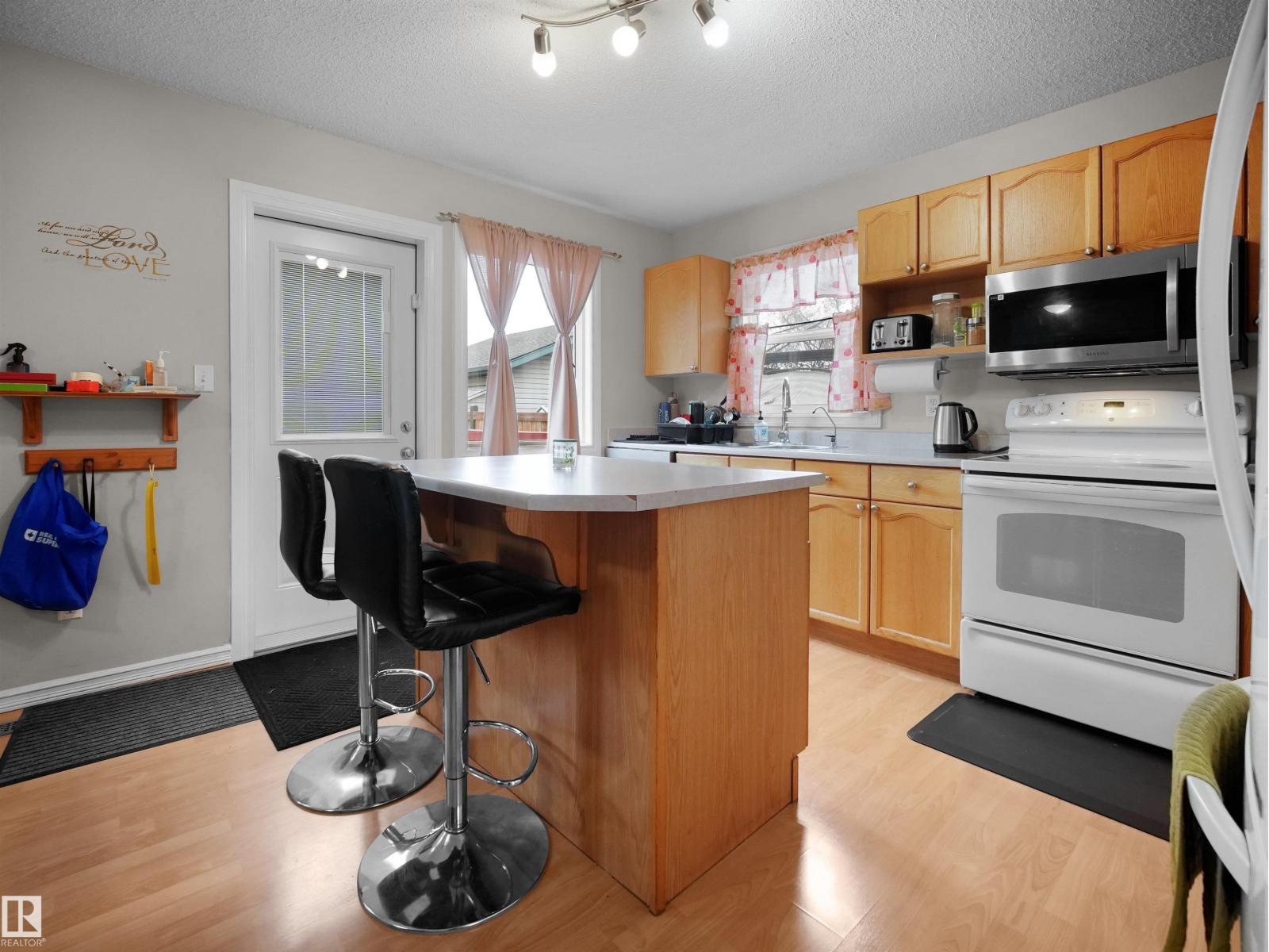 21379 89 AV NW - 6