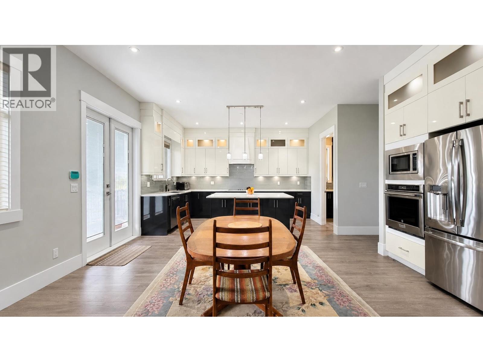1975 COQUITLAM AVENUE, Port Coquitlam