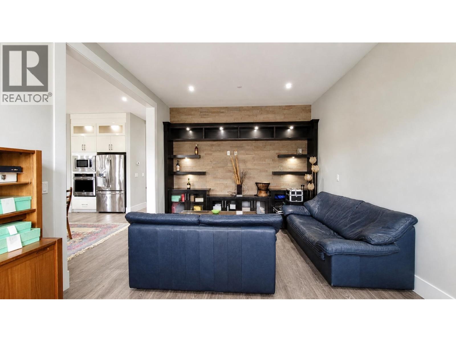 1975 COQUITLAM AVENUE, Port Coquitlam