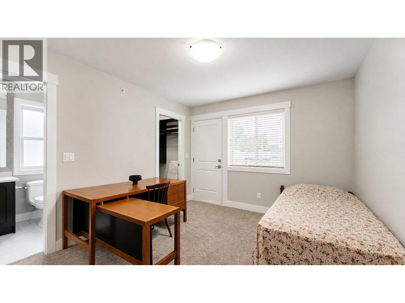 1975 COQUITLAM AVENUE, Port Coquitlam
