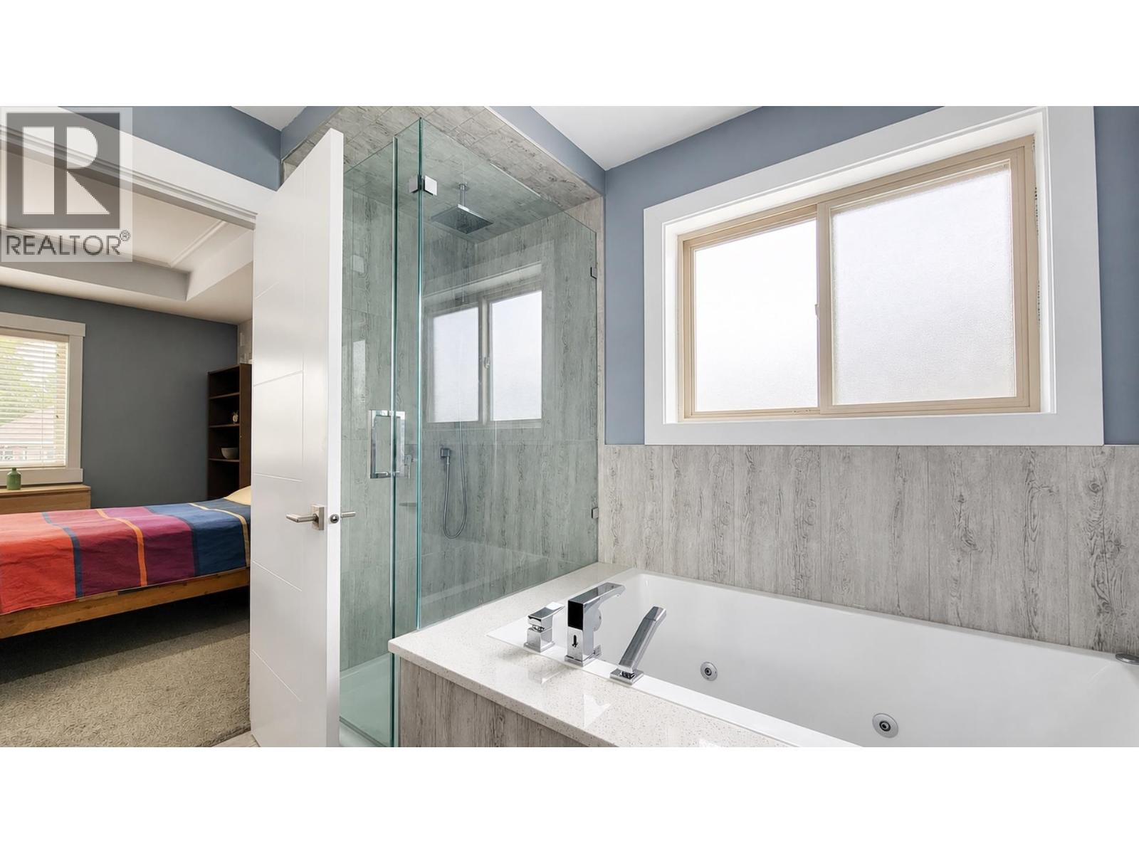 1975 COQUITLAM AVENUE, Port Coquitlam
