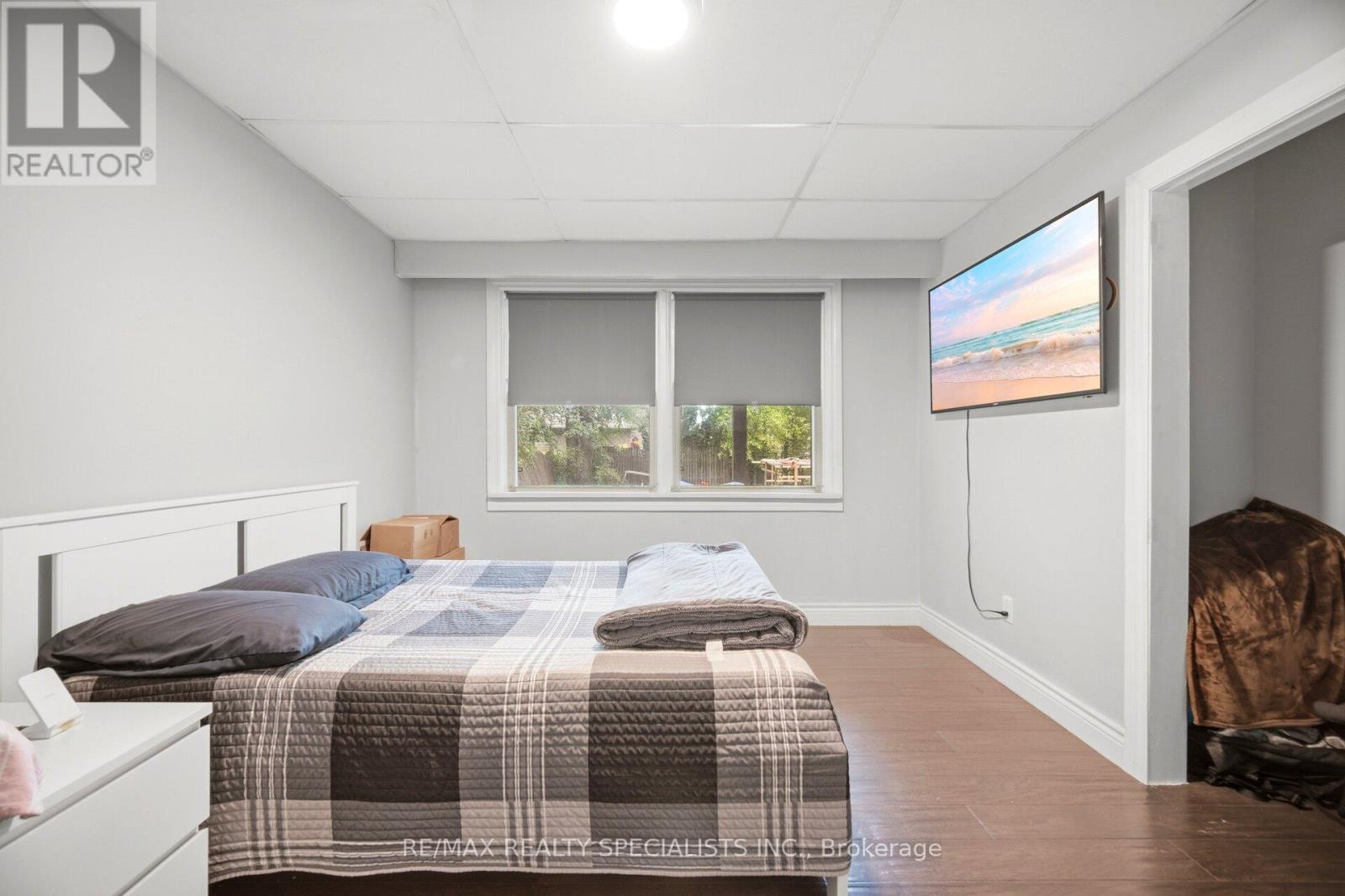 709 QUEENSWAY W - 10