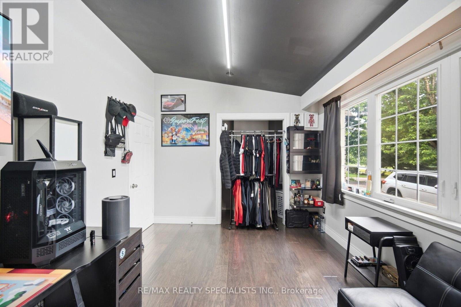 709 QUEENSWAY W - 12
