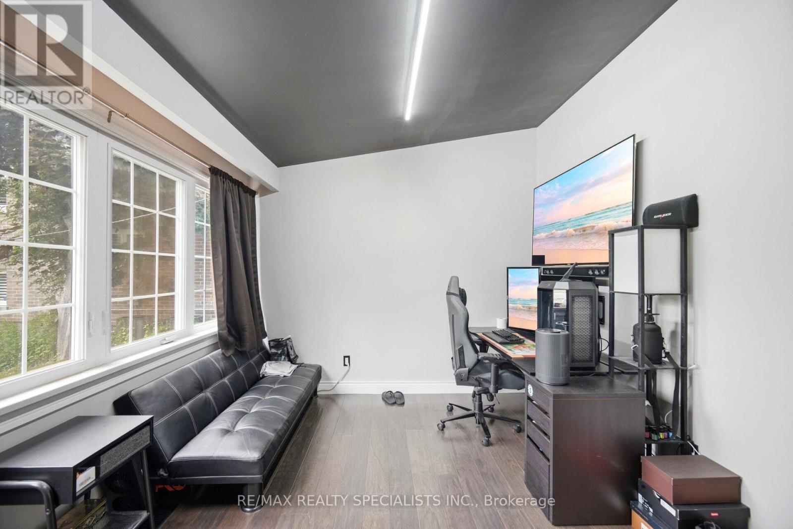 709 QUEENSWAY W - 13