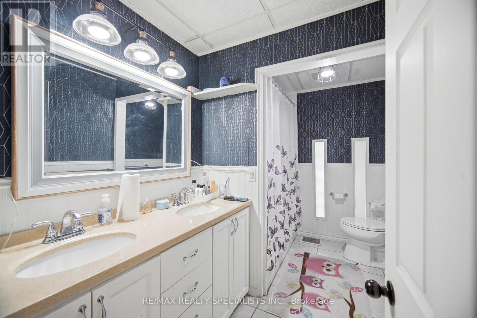 709 QUEENSWAY W - 15