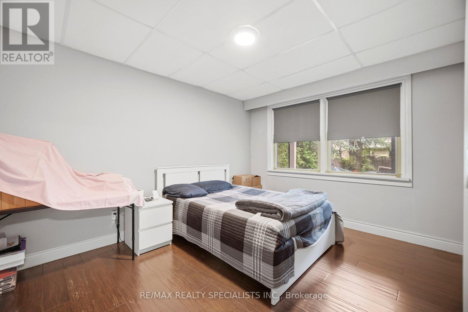 709 QUEENSWAY W - 9
