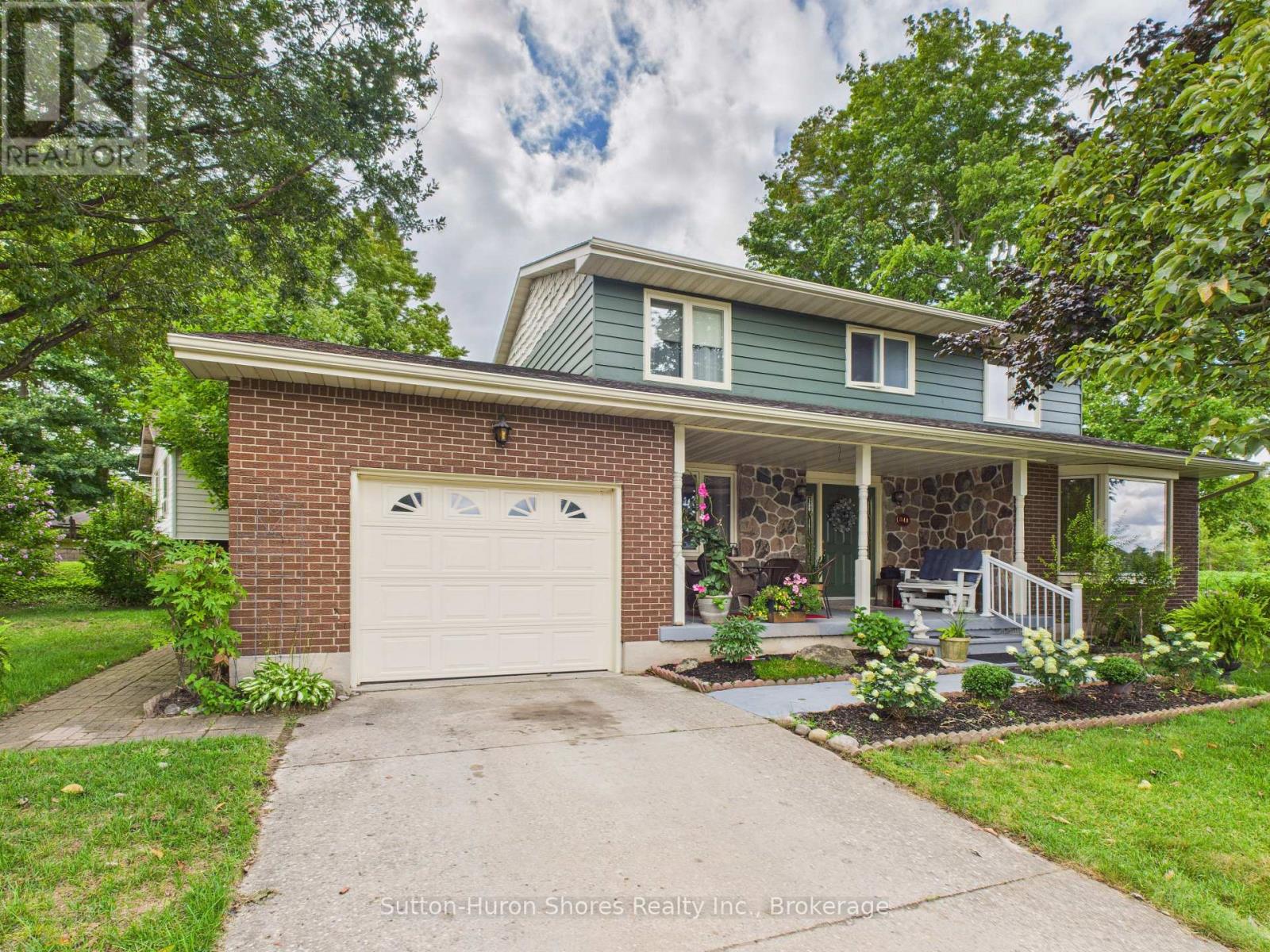 341 WELLINGTON STREET - 1