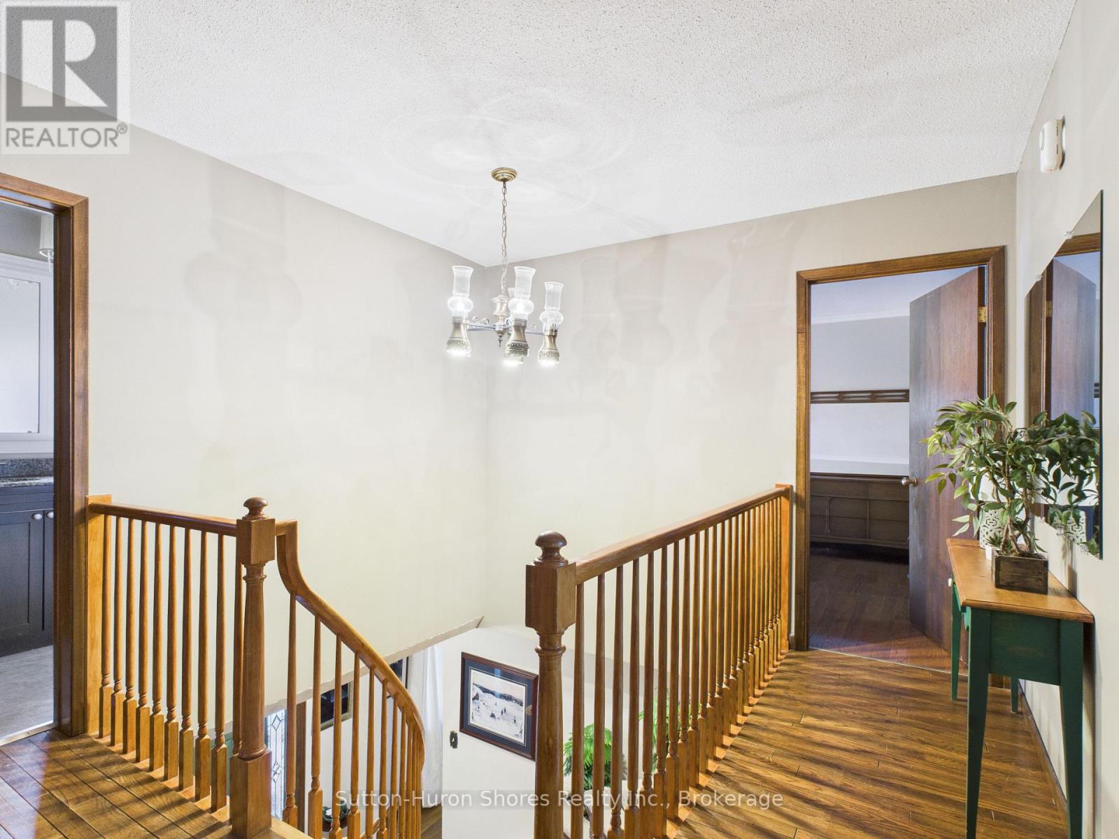 341 WELLINGTON STREET - 10