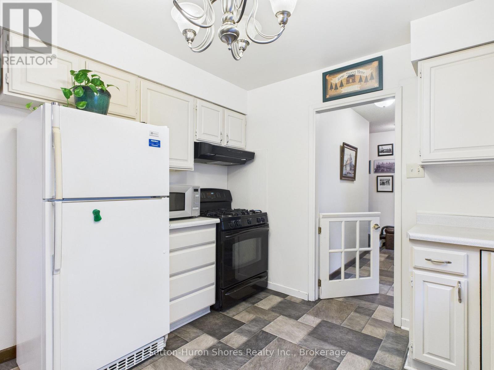 341 WELLINGTON STREET - 15