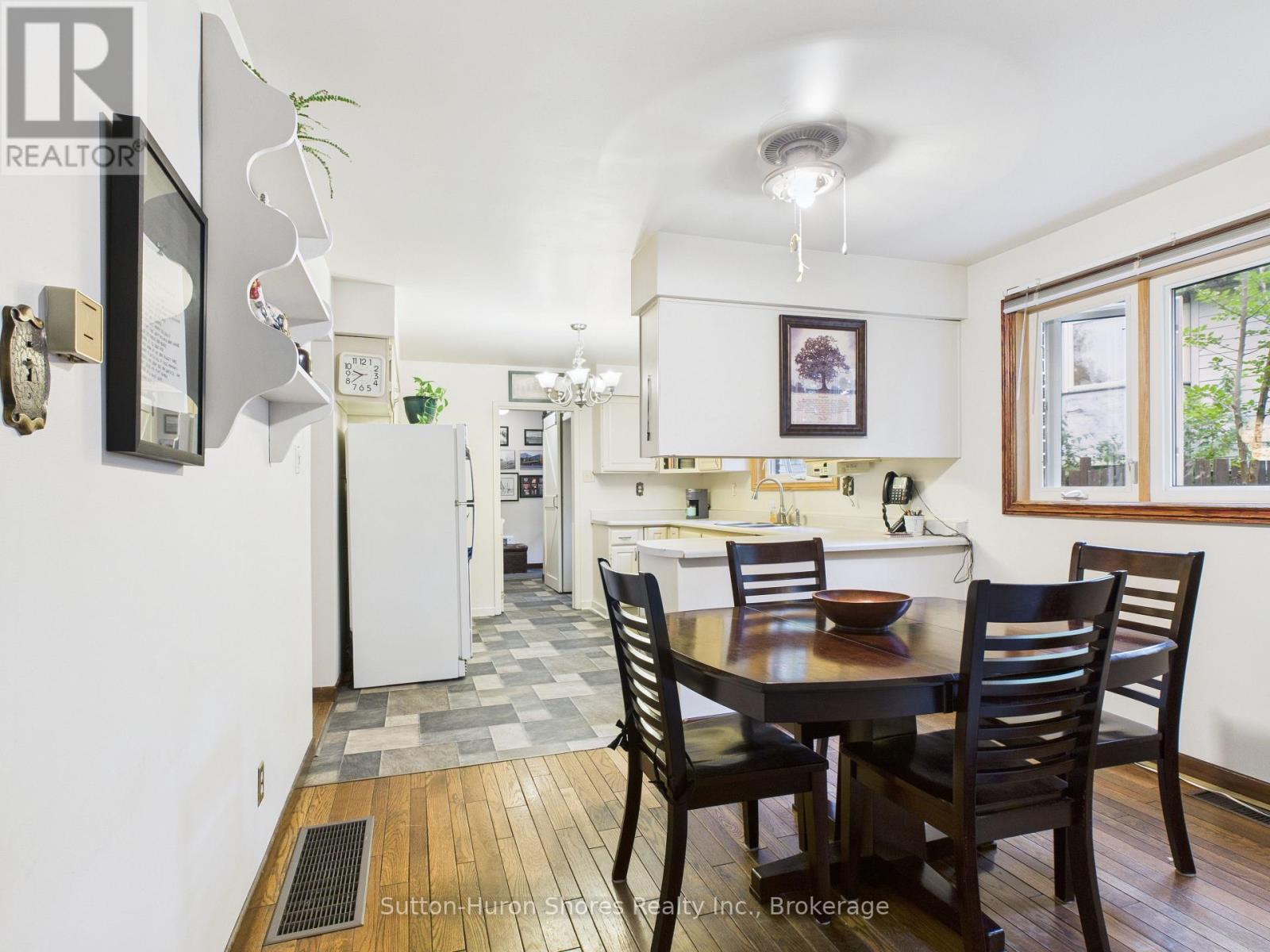 341 WELLINGTON STREET - 17