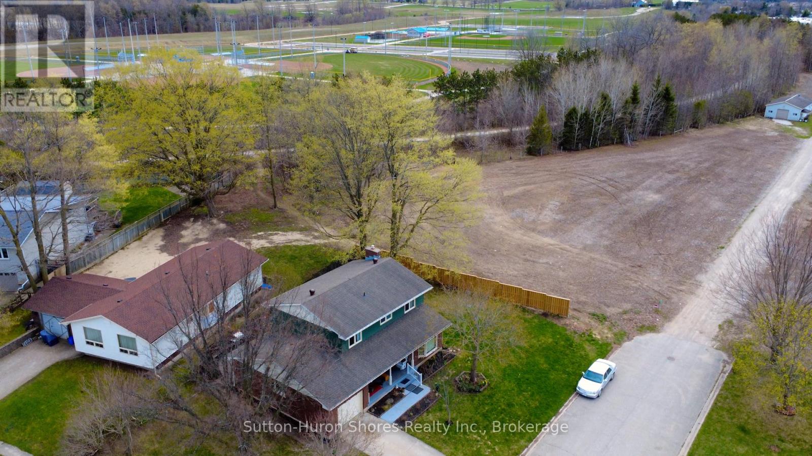 341 WELLINGTON STREET - 2