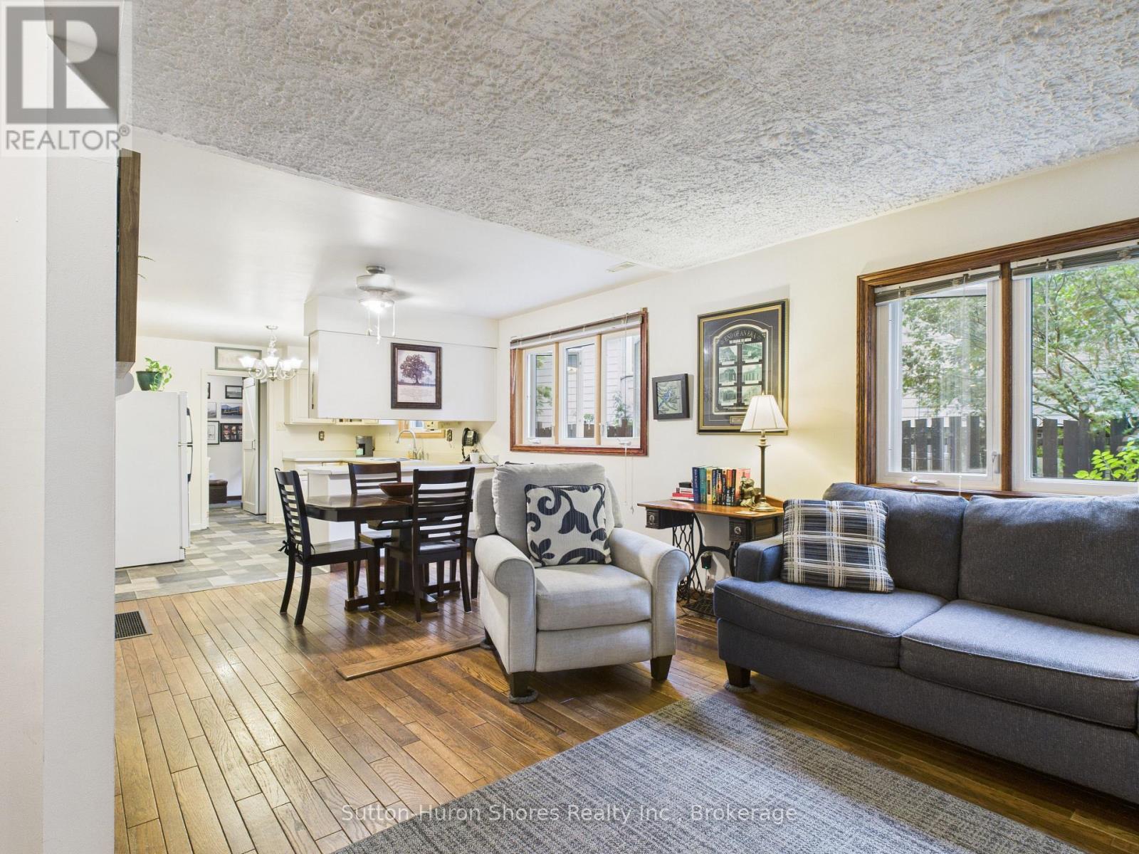 341 WELLINGTON STREET - 20