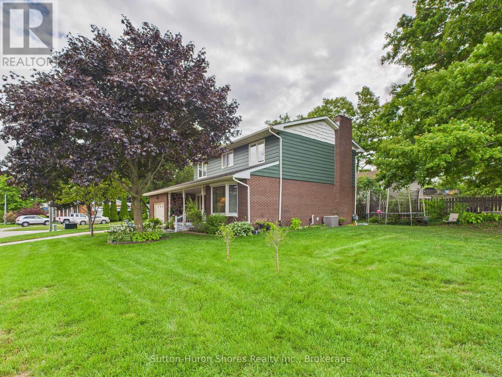 341 WELLINGTON STREET - 27