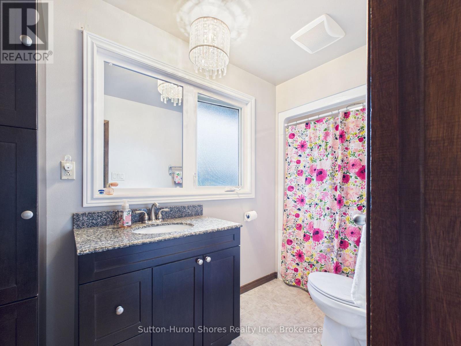 341 WELLINGTON STREET - 6