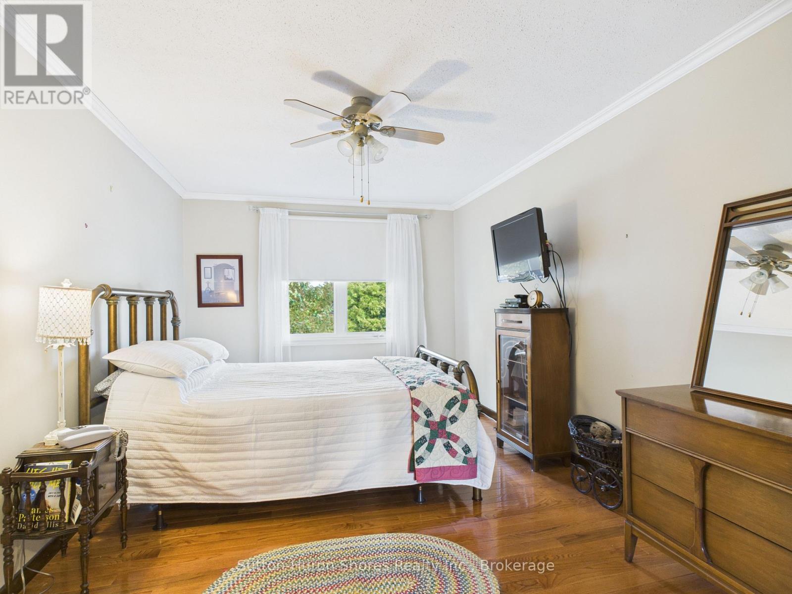341 WELLINGTON STREET - 9