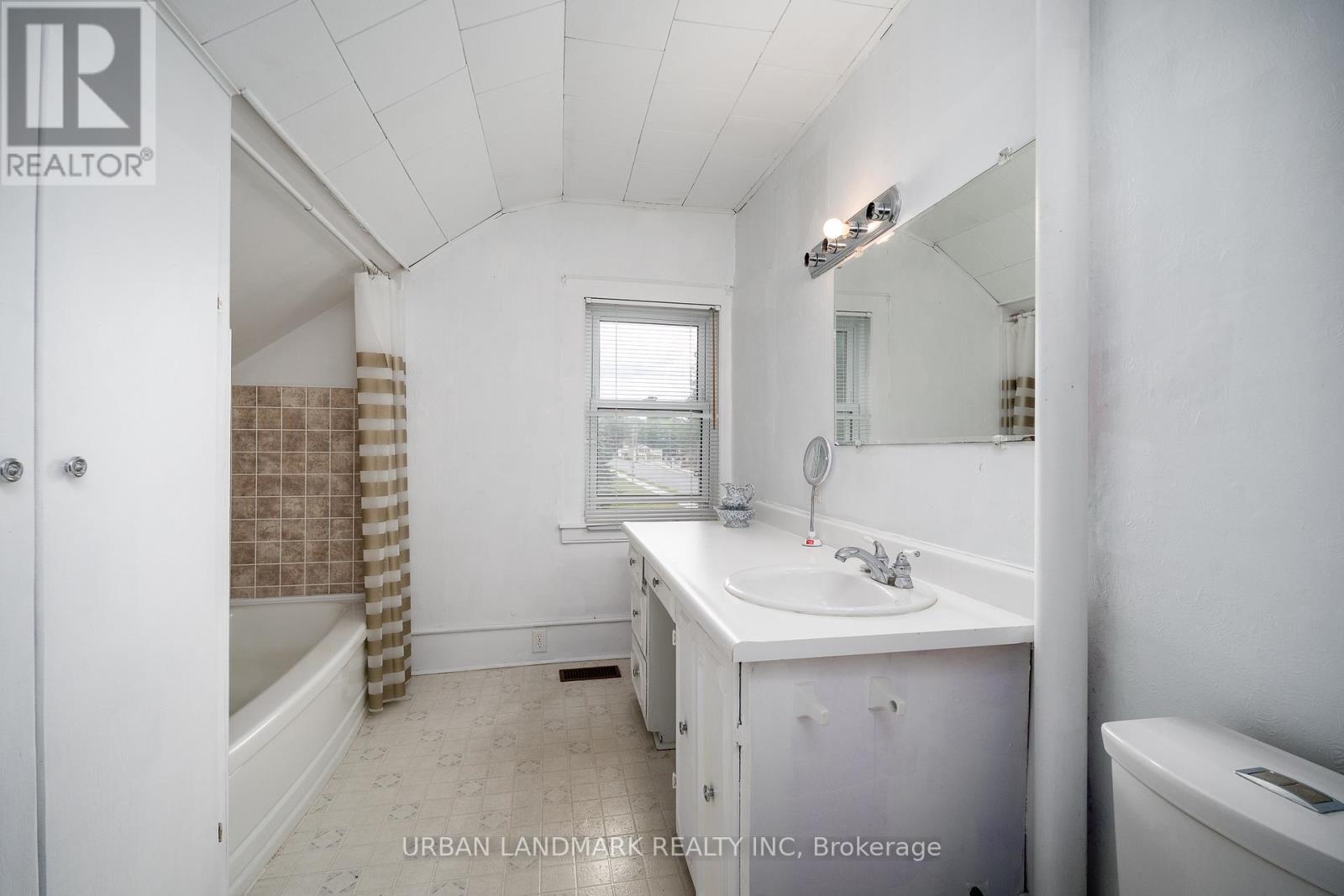 136 ST LAWRENCE STREET - 19