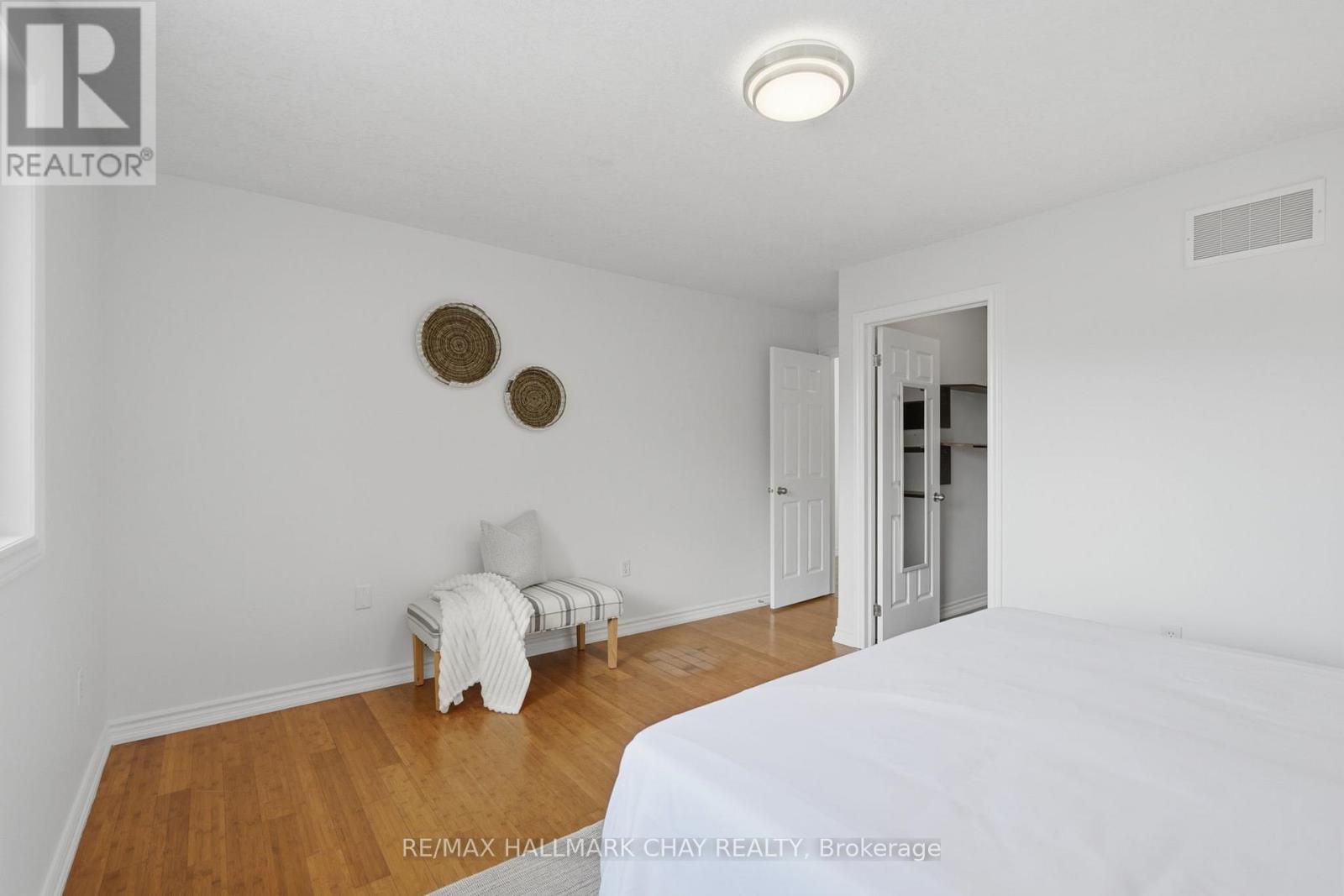 109 SOVEREIGNS GATE - 16