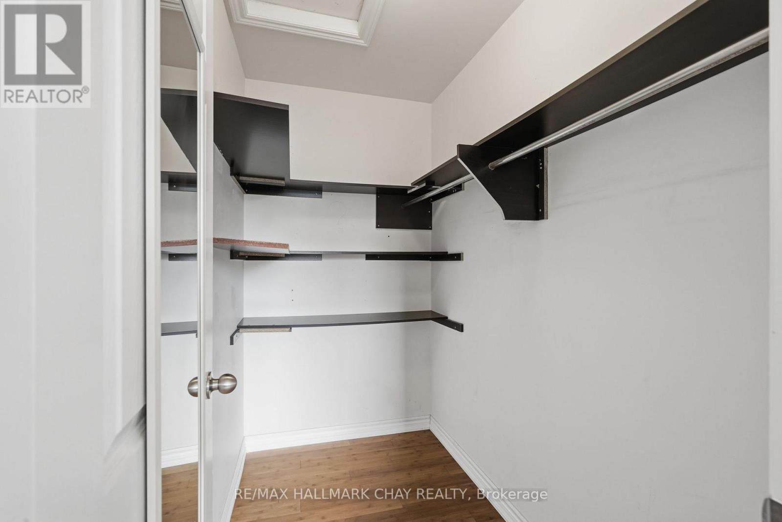 109 SOVEREIGNS GATE - 17