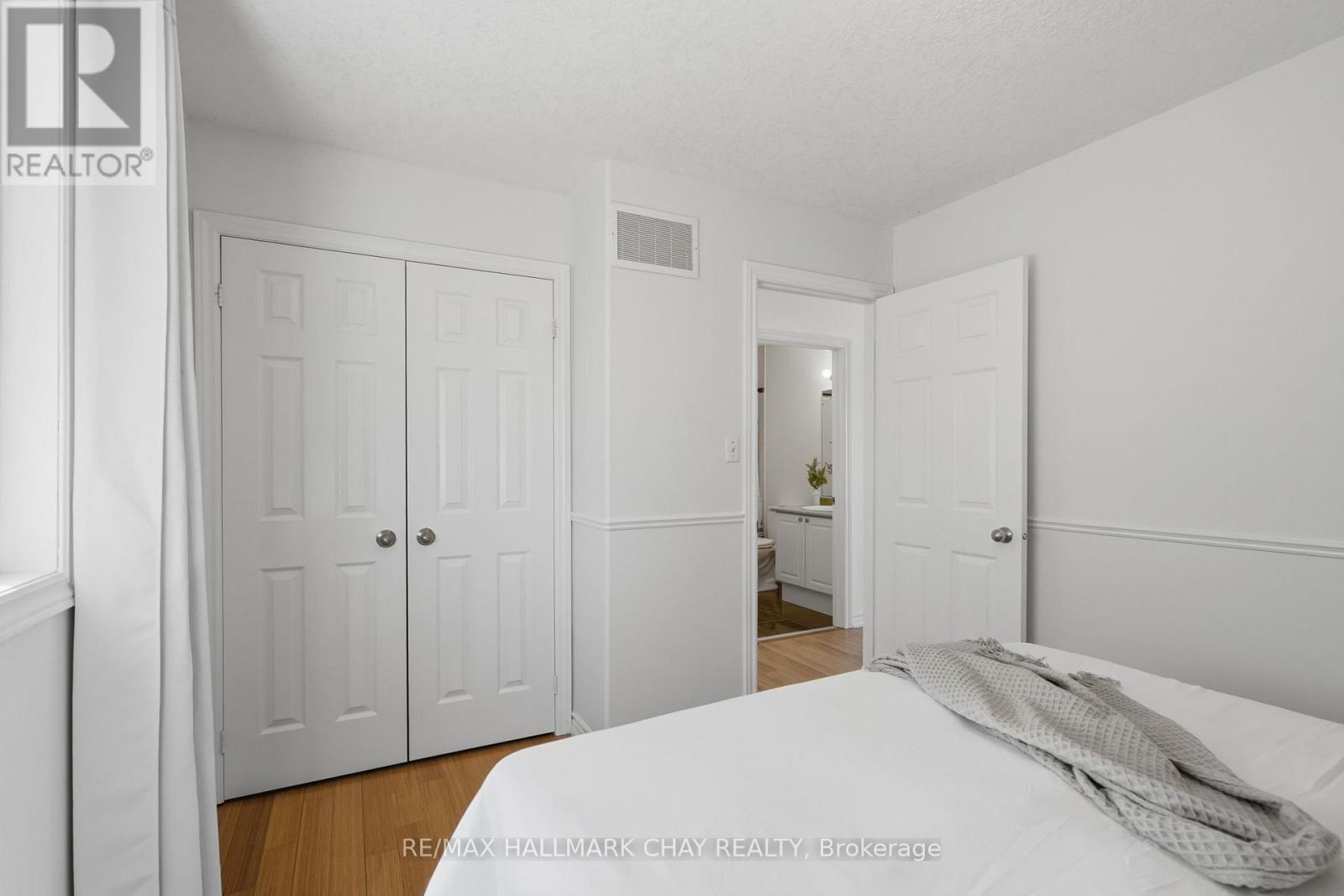 109 SOVEREIGNS GATE - 21