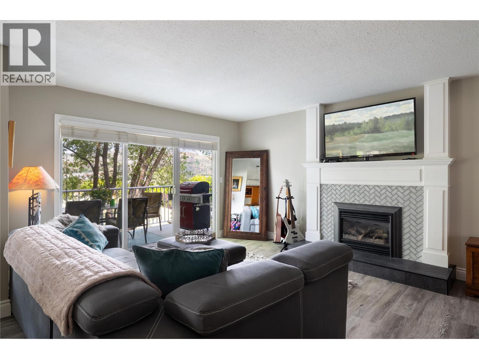 2904 24 Street - 11