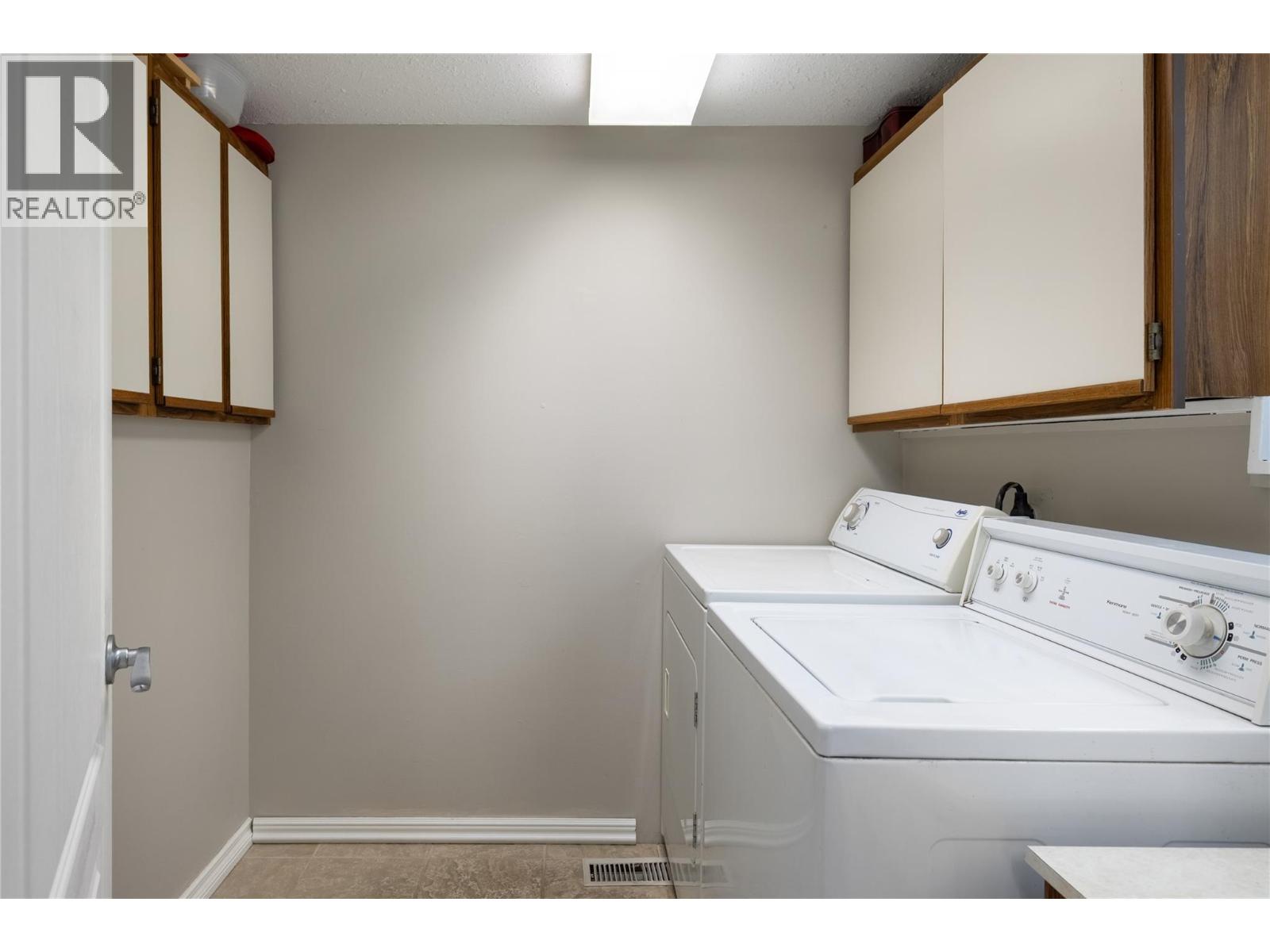 2904 24 Street - 23