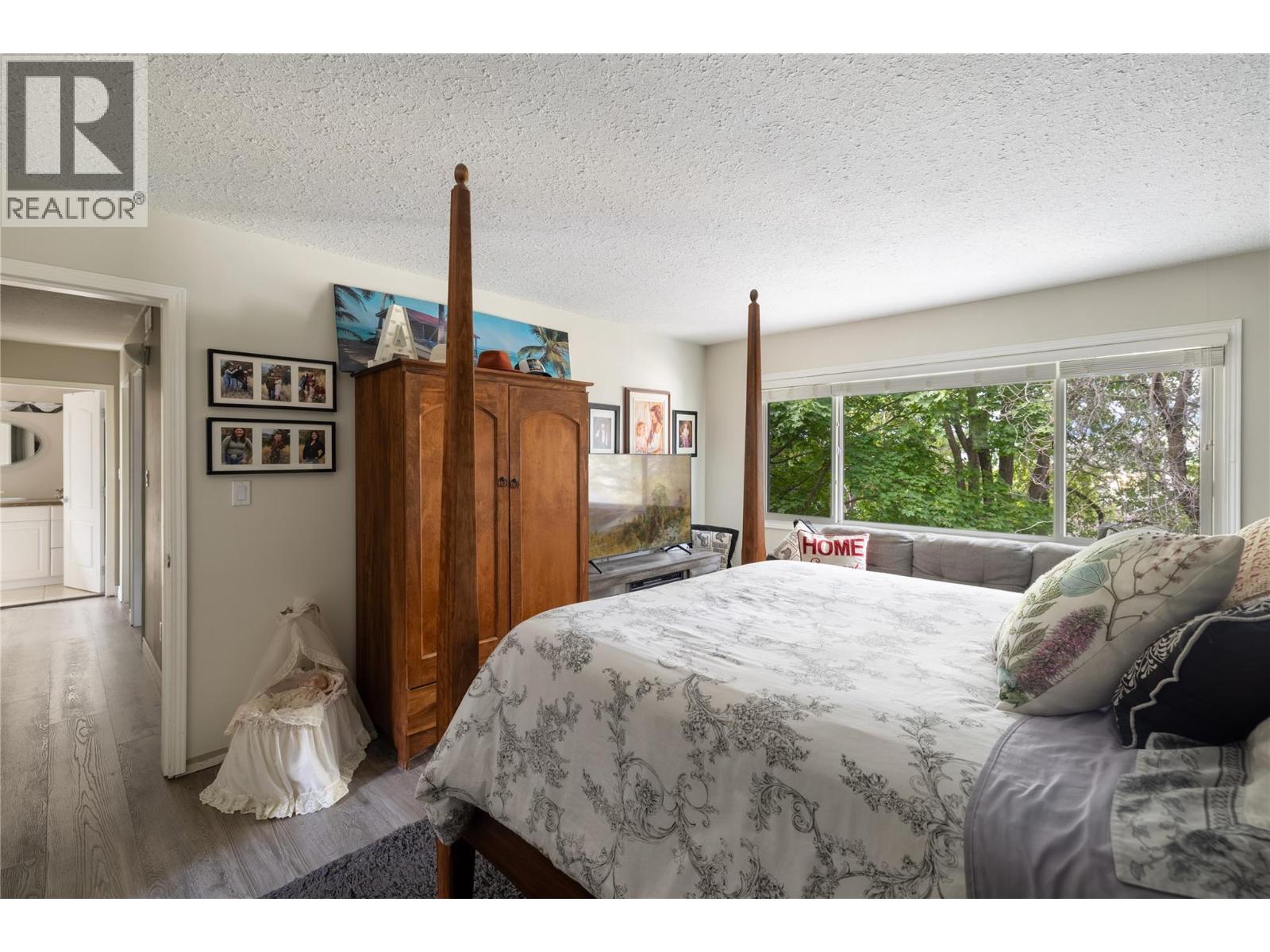 2904 24 Street - 28
