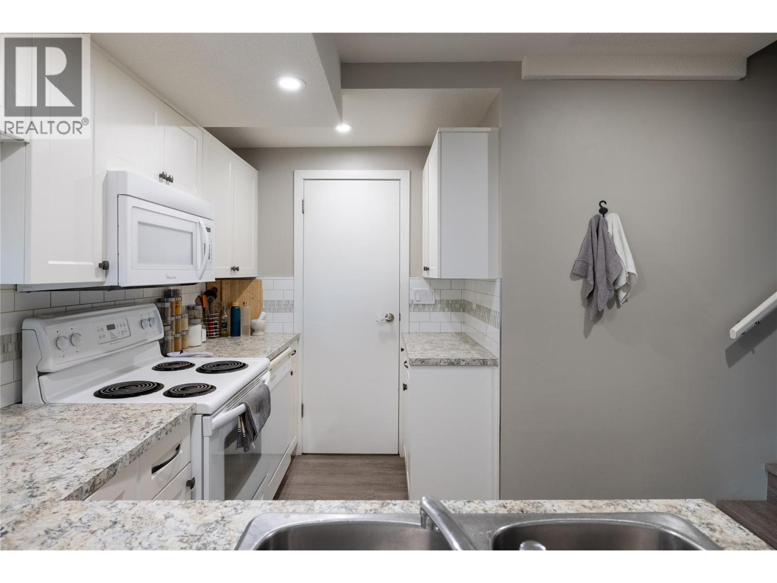 2904 24 Street - 35