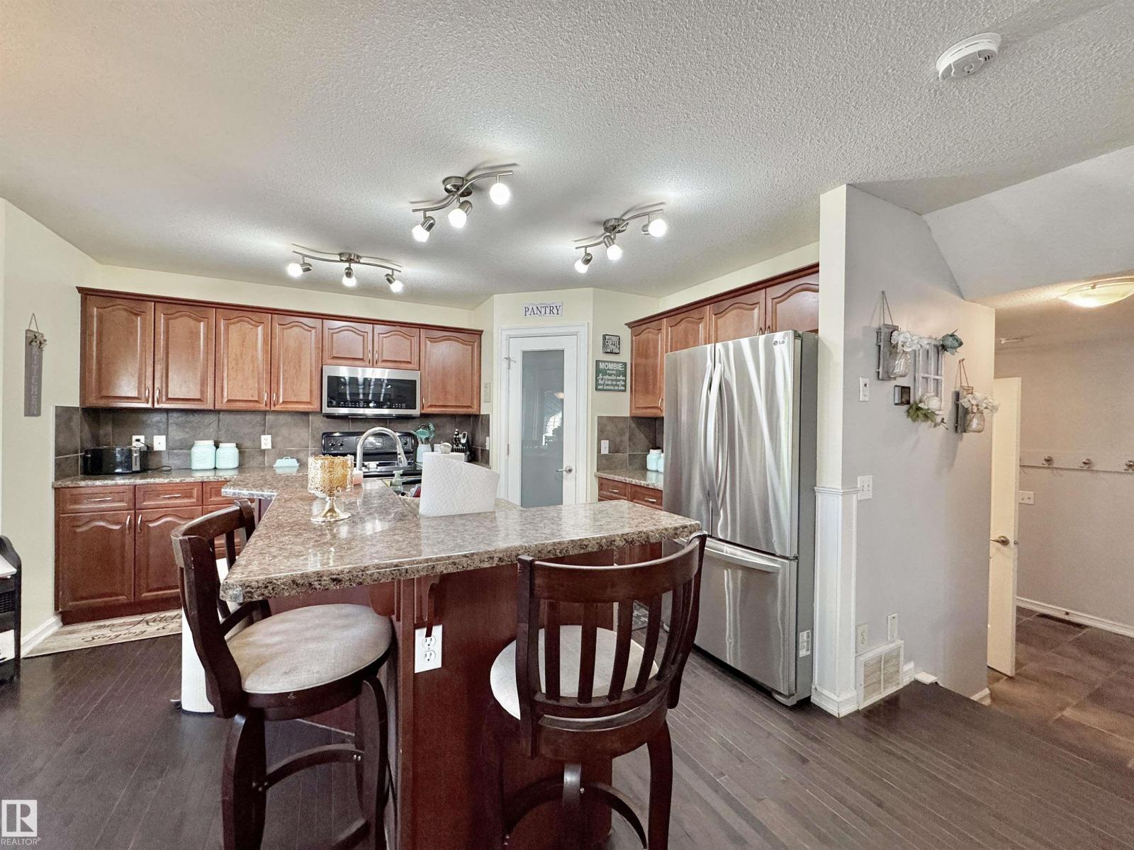 105 GREYSTONE CR - 12