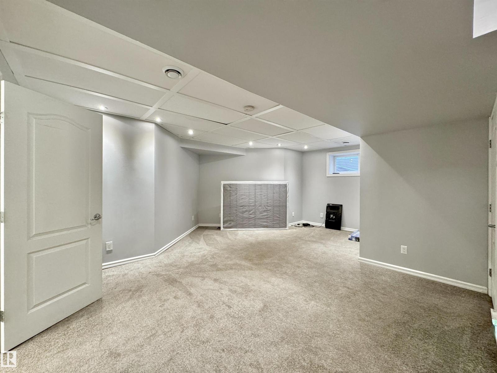 105 GREYSTONE CR - 36