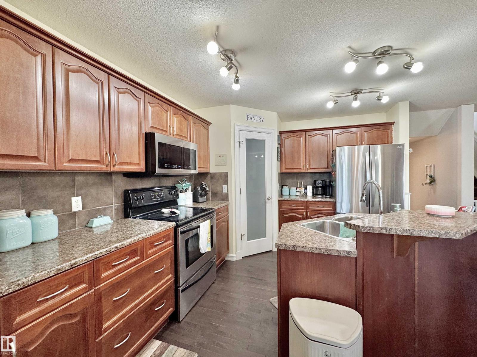 105 GREYSTONE CR - 13