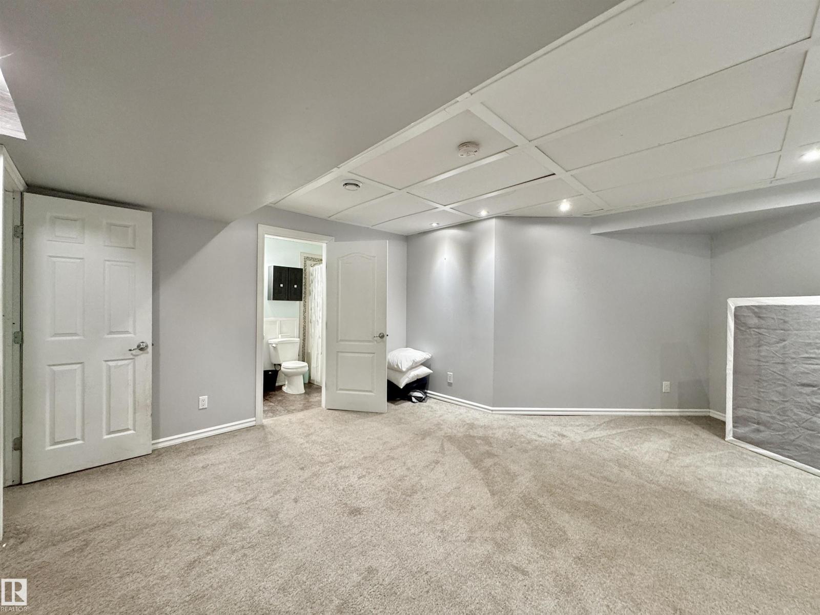 105 GREYSTONE CR - 34