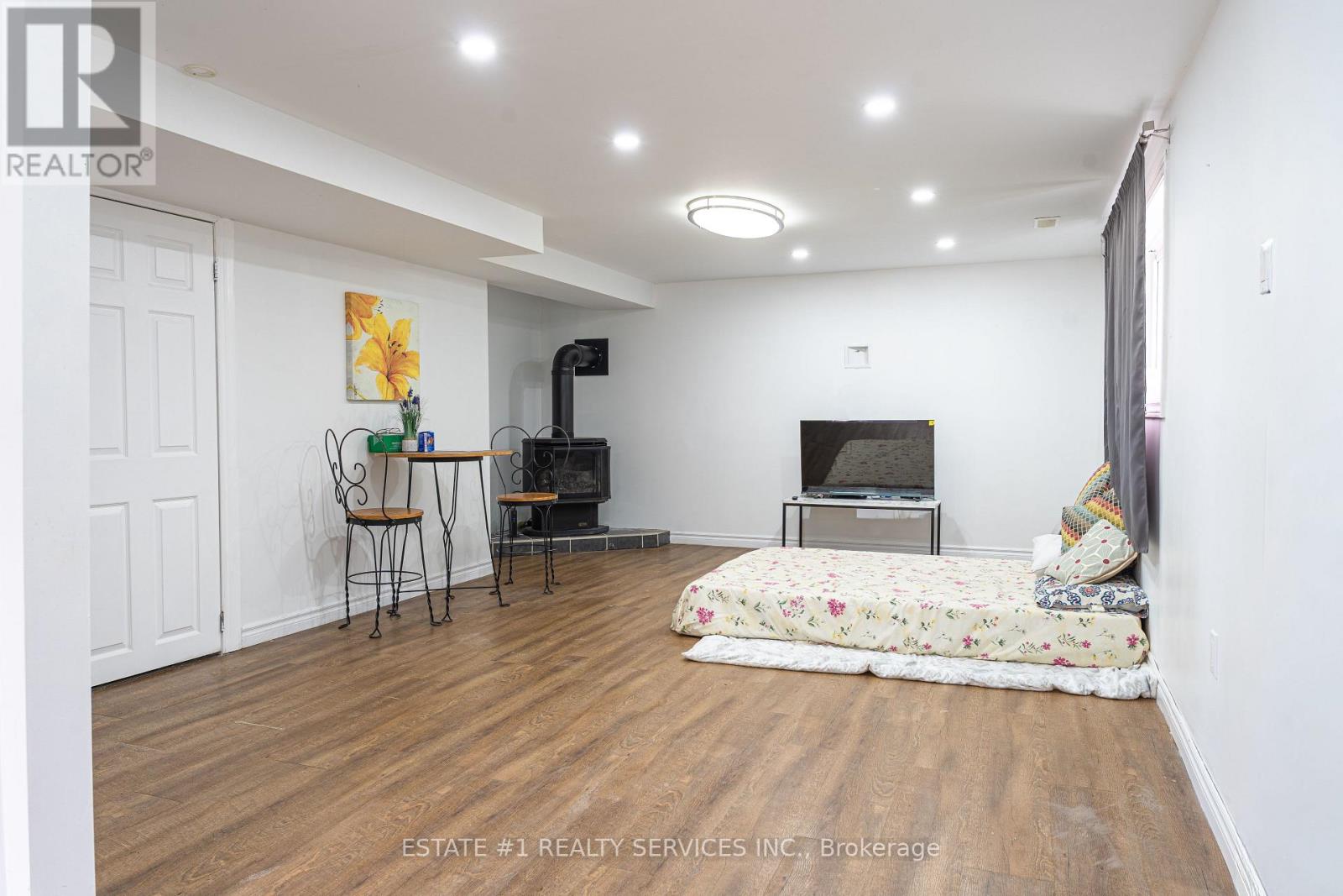 43 DYER STREET - 12