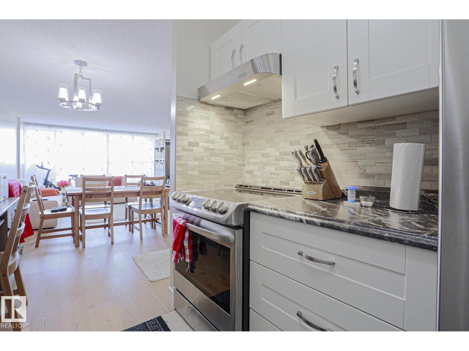 #20 8735 165 ST NW NW - 12