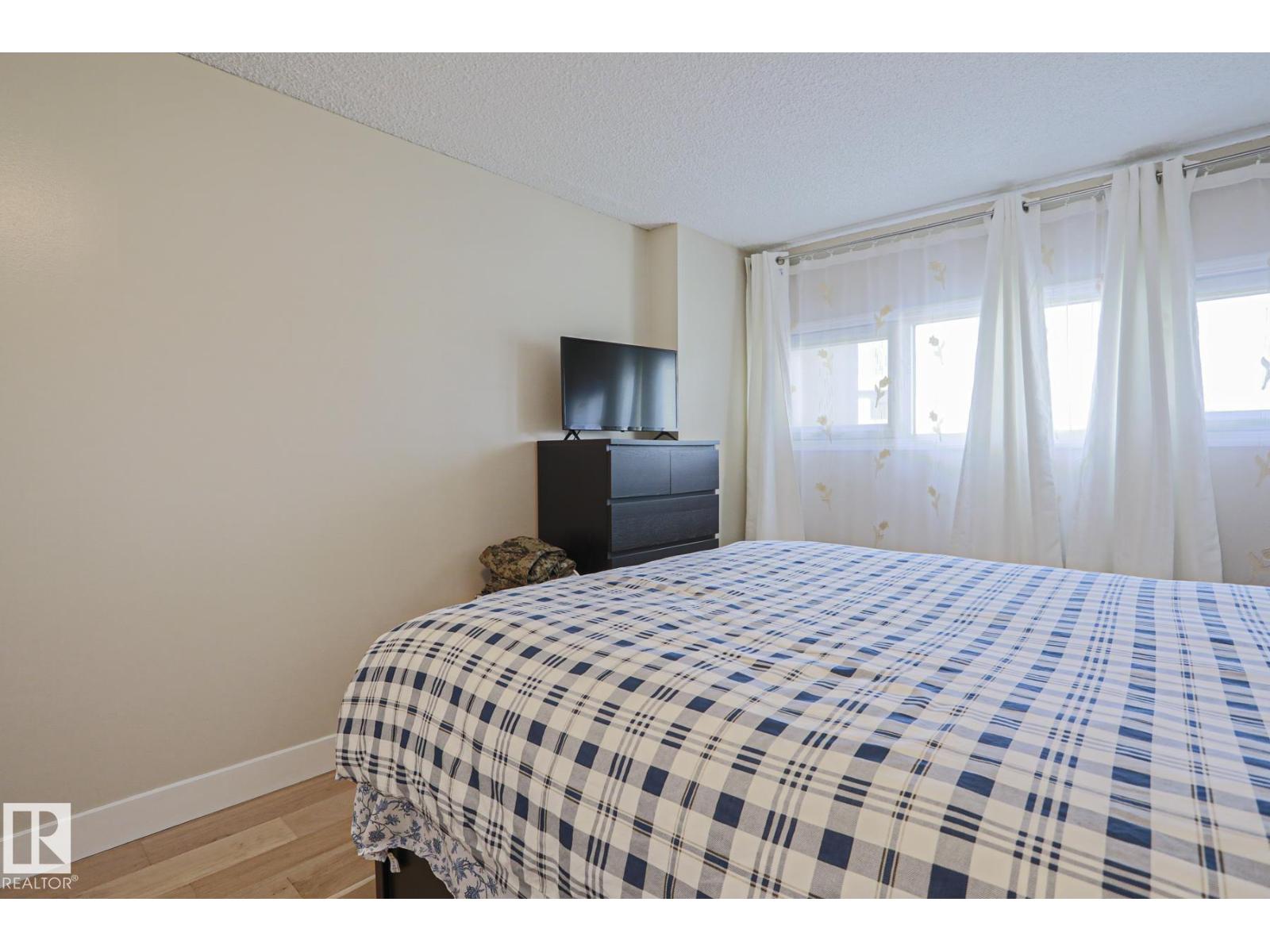 #20 8735 165 ST NW NW - 16