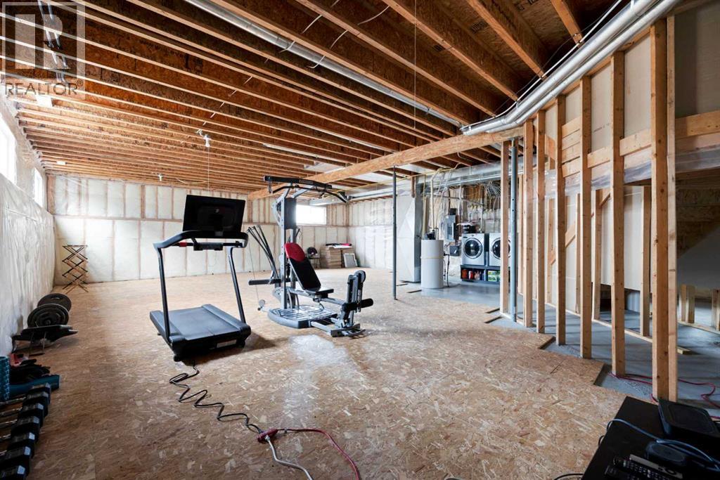 360 Fireweed Crescent — photo 31