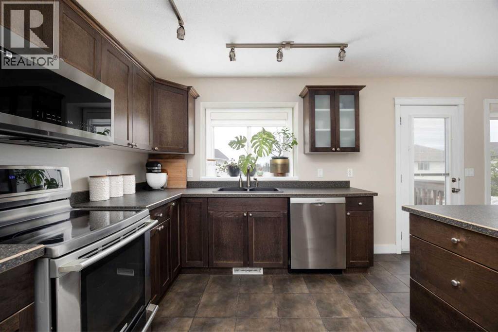 360 Fireweed Crescent — photo 18