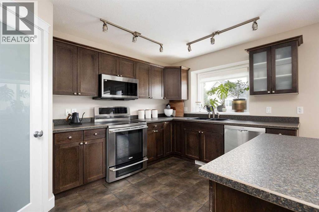 360 Fireweed Crescent — photo 17