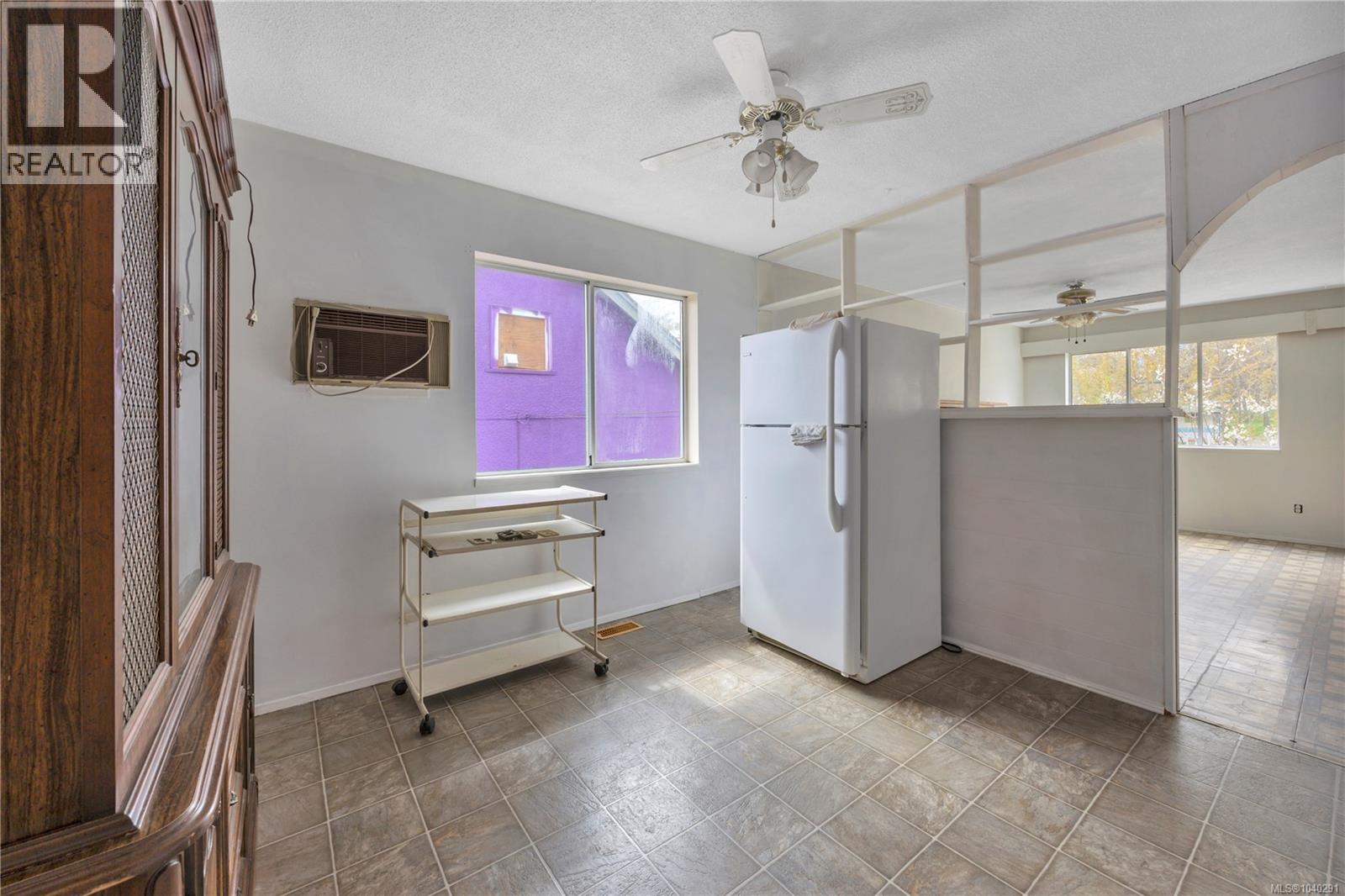 229 Irwin St - 9