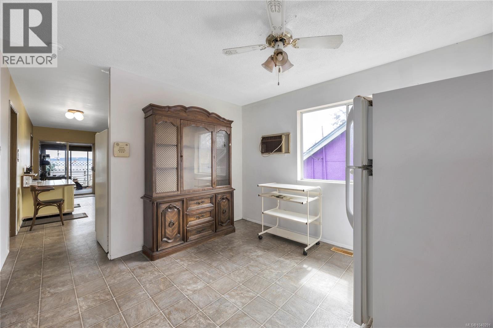 229 Irwin St - 8