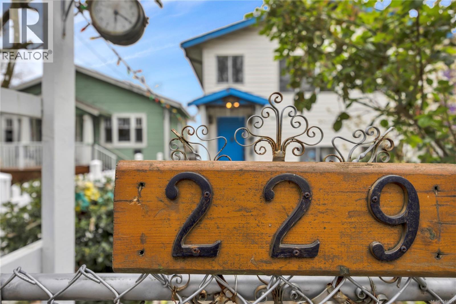 229 Irwin St - 2