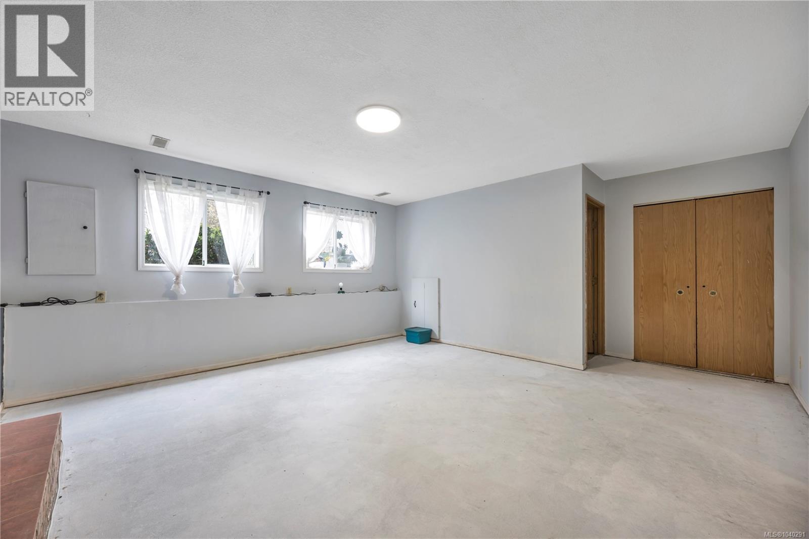 229 Irwin St - 26