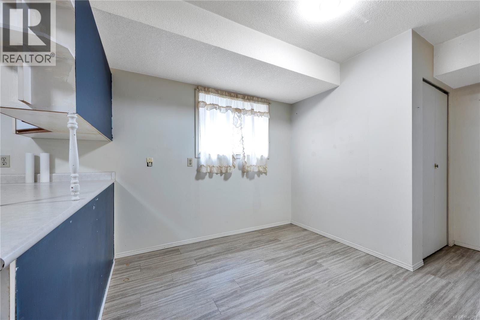 229 Irwin St - 28