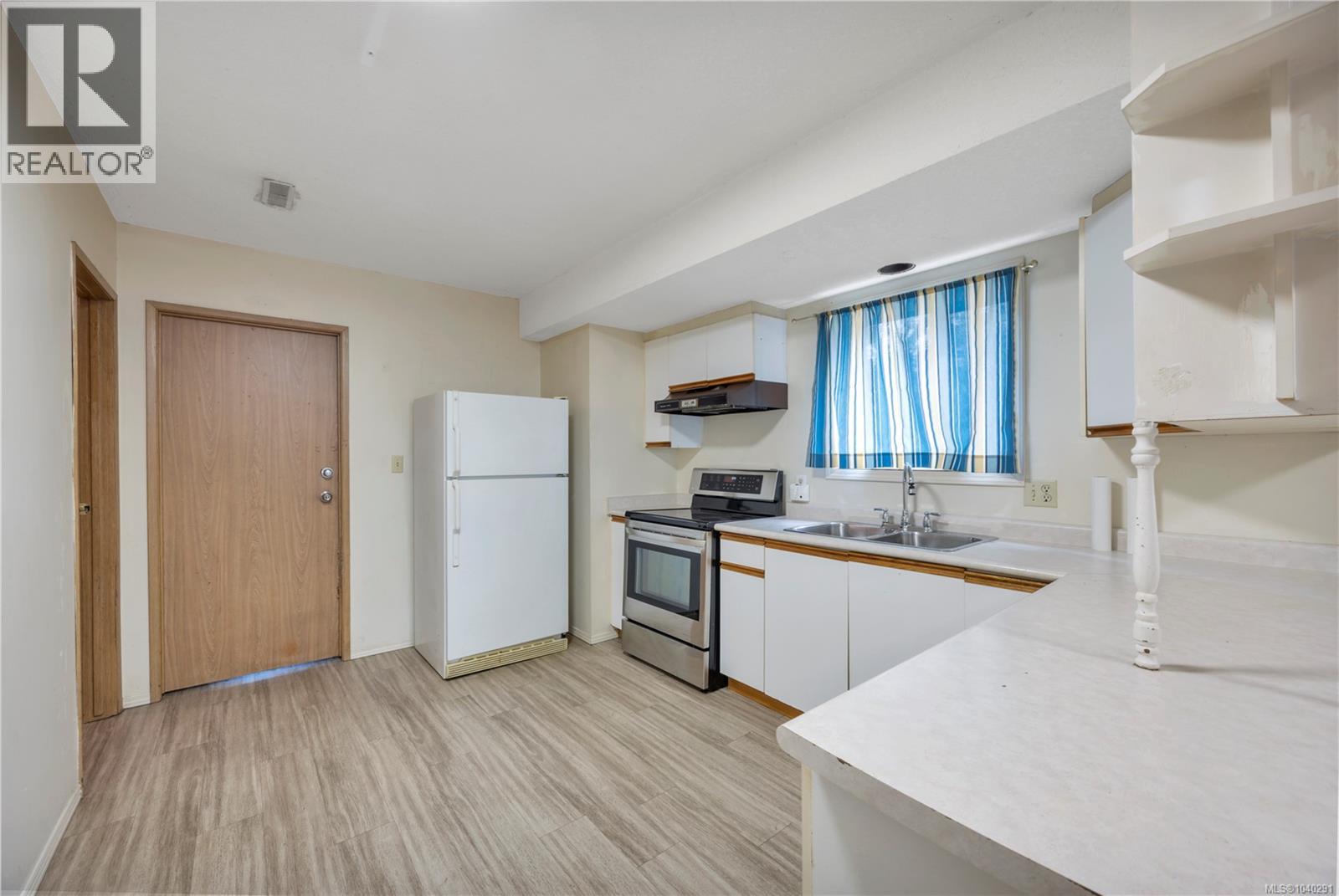 229 Irwin St - 29