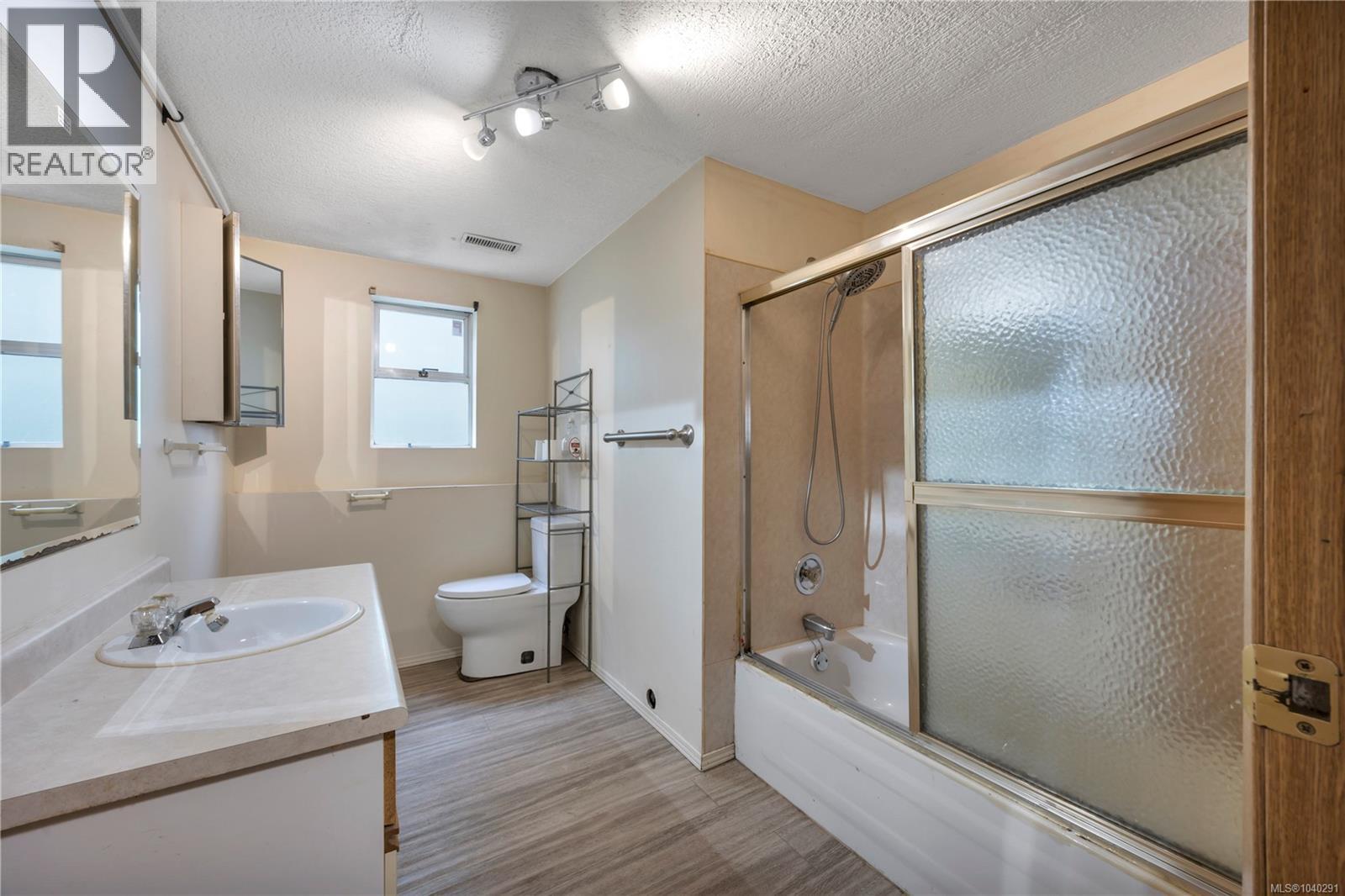 229 Irwin St - 35