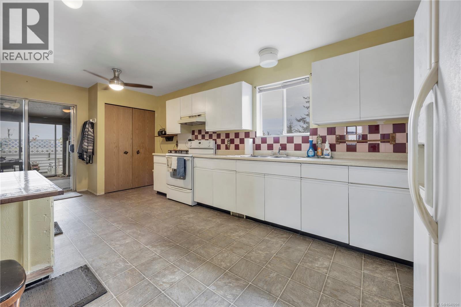 229 Irwin St - 17