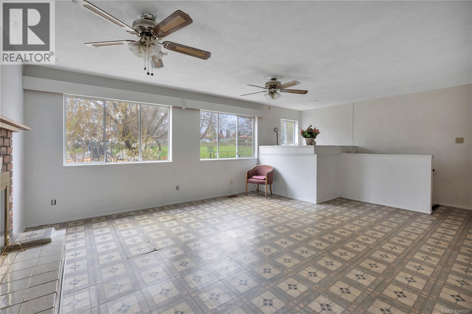 229 Irwin St - 5