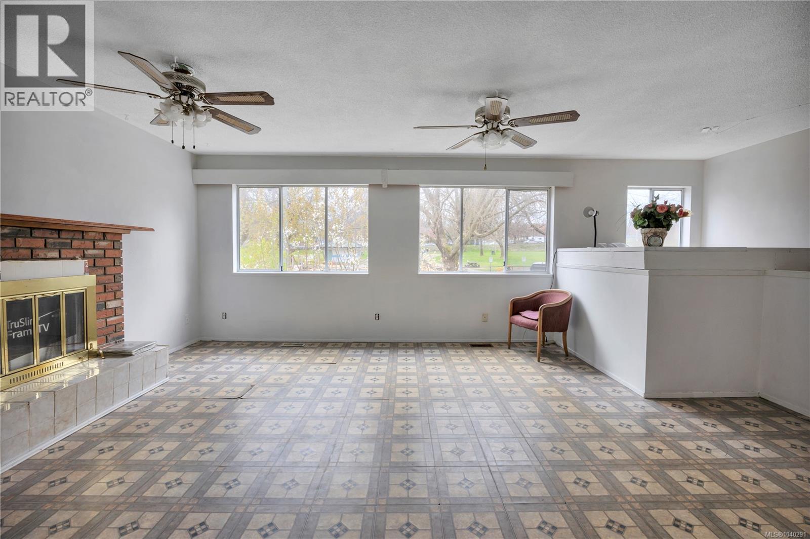 229 Irwin St - 6