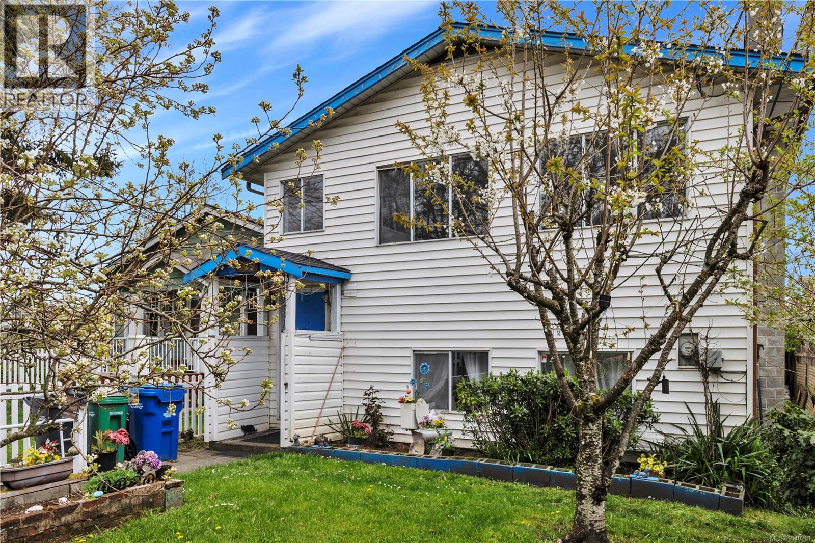229 Irwin St - 3
